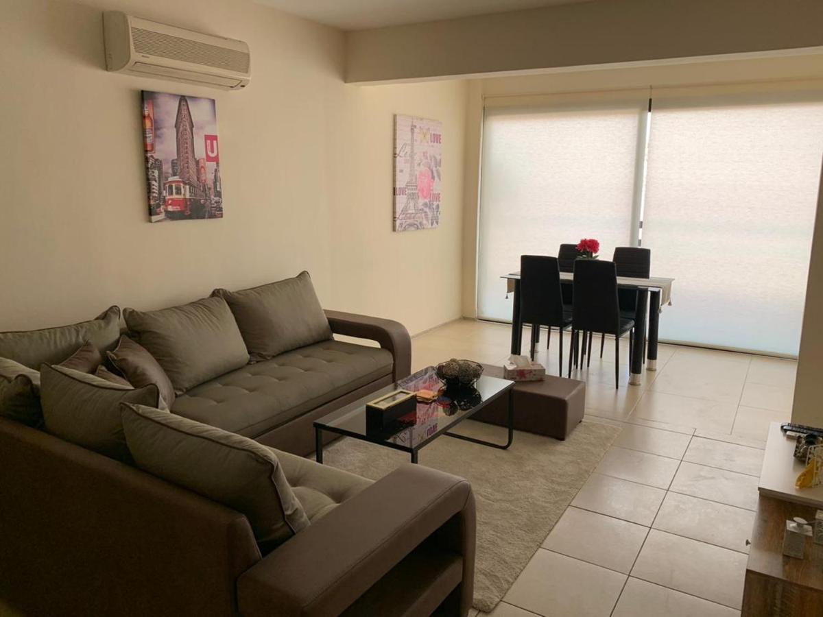 Sabine - Finikoudes 102 Apartment Larnaca Exterior photo