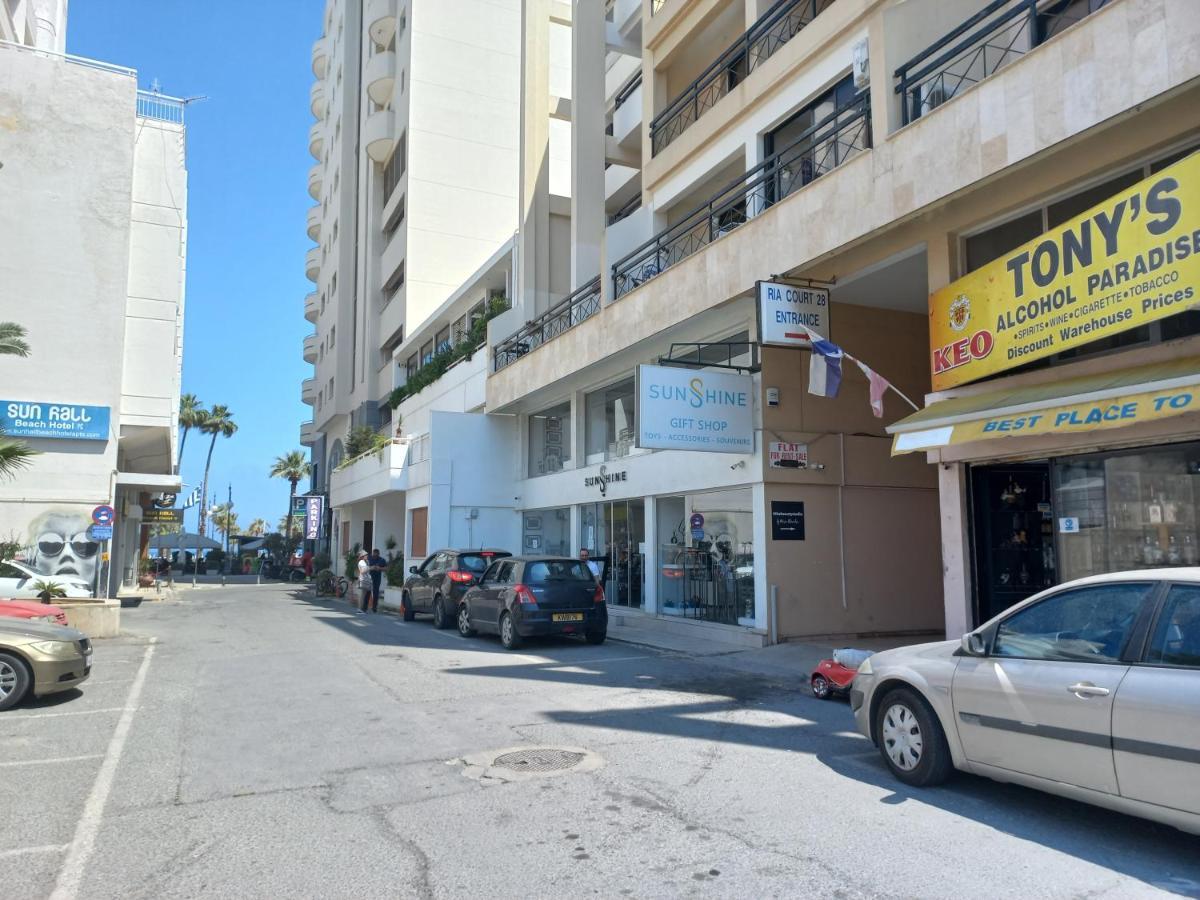 Sabine - Finikoudes 102 Apartment Larnaca Exterior photo