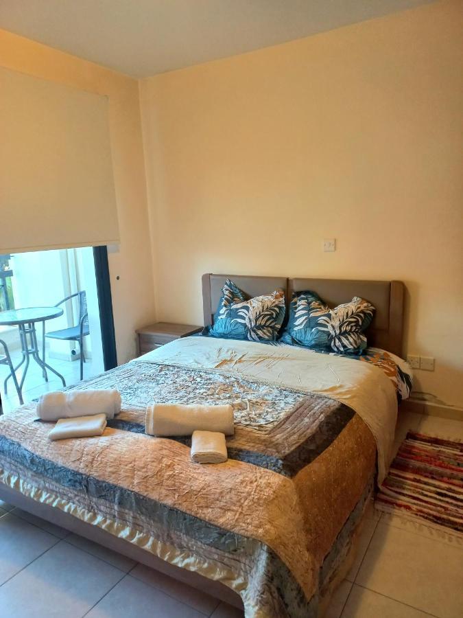 Sabine - Finikoudes 102 Apartment Larnaca Exterior photo